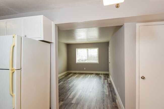 Building Photo - 641 Powder Springs St
