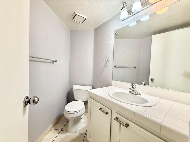 Building Photo - Amazing Peccole Ranch Home 4 beds & Pool