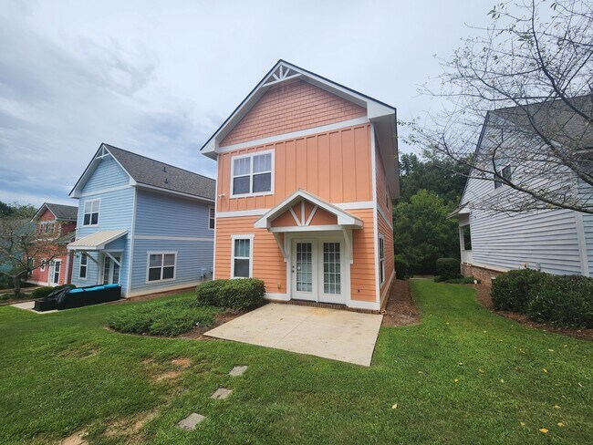 Building Photo - 2110 Lakeside Dr