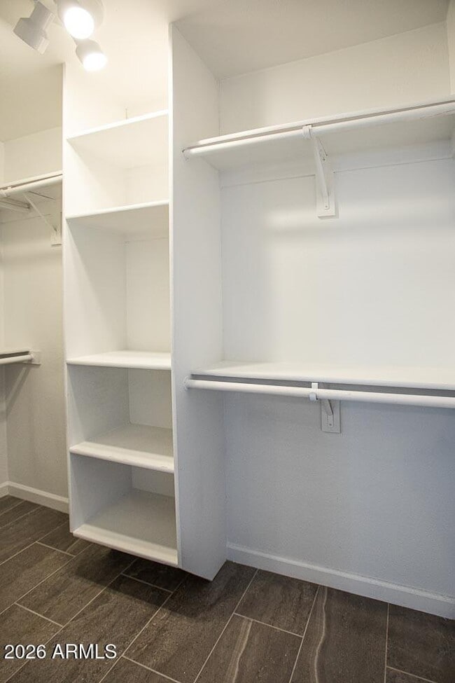 Building Photo - 318 N Palm St