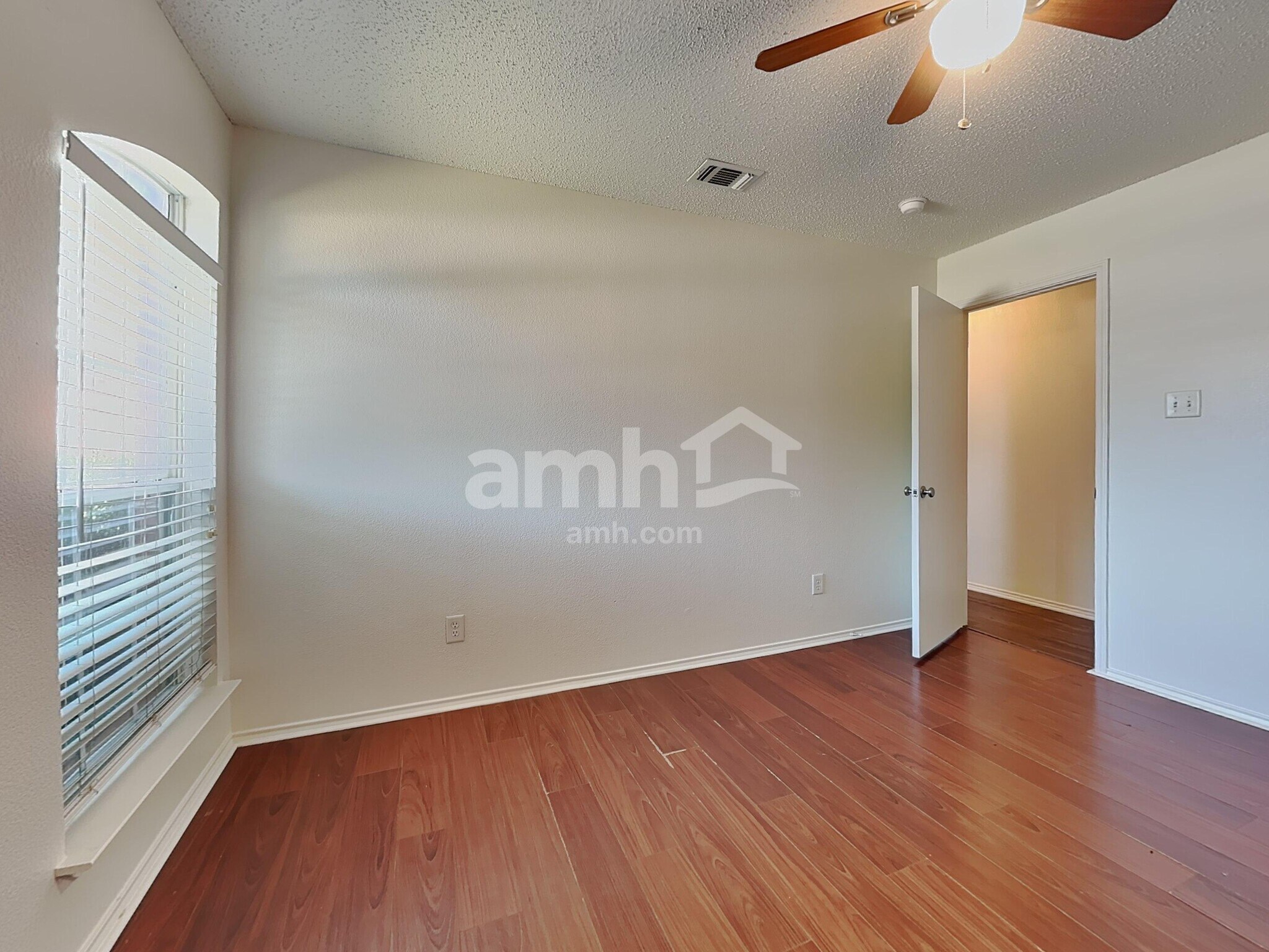 Building Photo - 818 La Sierra Ct