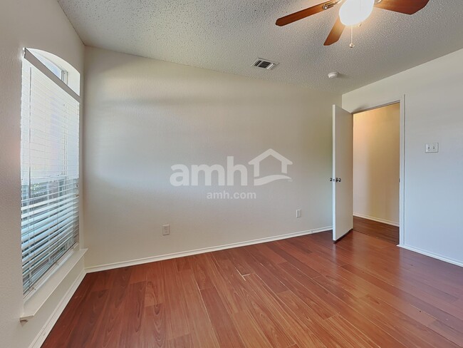 Building Photo - 818 La Sierra Ct