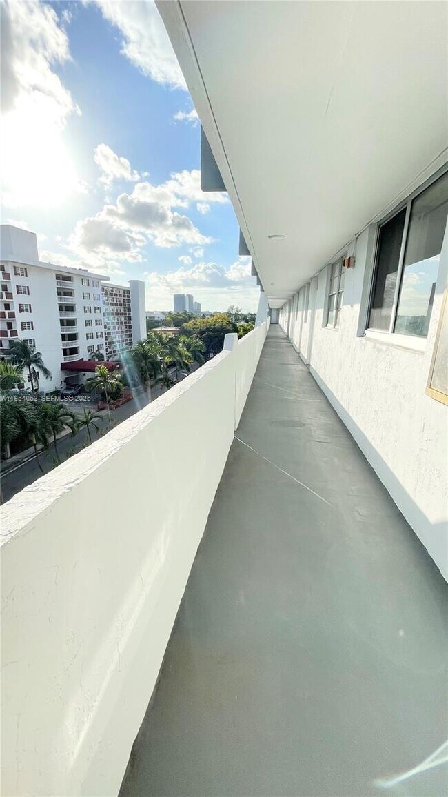 Building Photo - 3703 NE 166th St