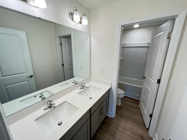 Building Photo - LIKE NEW 4 Bedroom Home w/ Ground Floor Be...