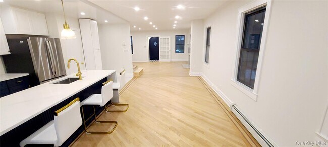 Building Photo - 88-37 62nd Dr