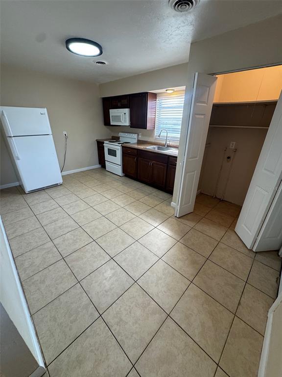 Building Photo - 1700 NE 71st Pl