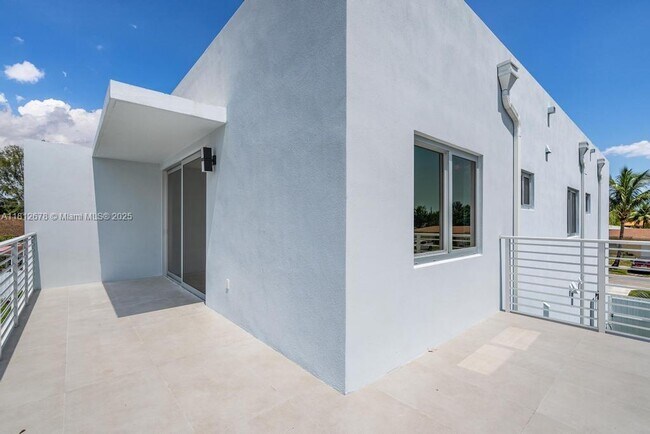 Building Photo - 320 Florida Blvd