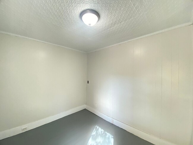 Building Photo - 348 Portland St