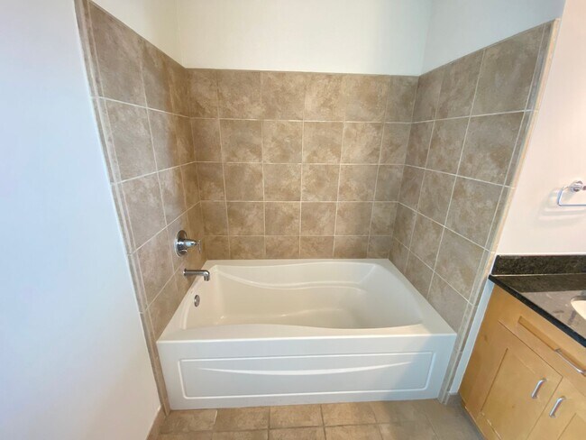 Building Photo - 2 Bedroom 2 Bath VUE Condo -- Application ...
