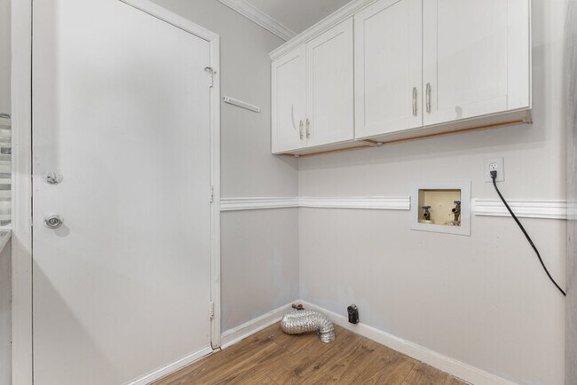 Building Photo - 8503 Beechbrooke Rd