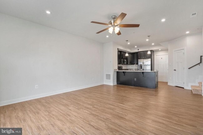 Building Photo - 5908 Etterbeek St