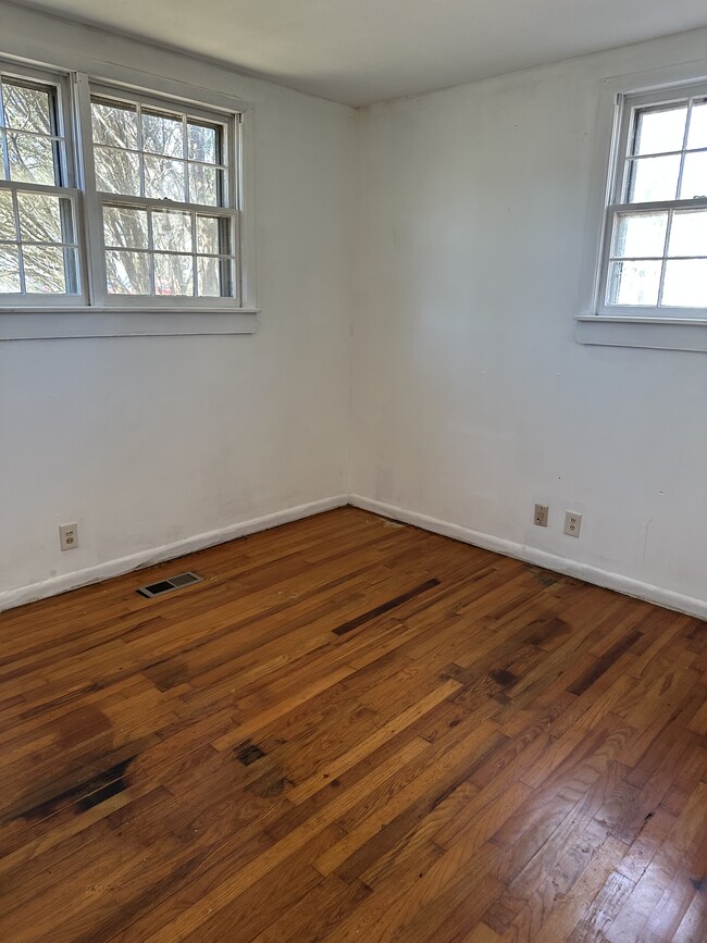 Building Photo - 3216 7th Ave N