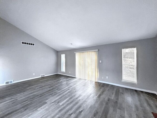 Building Photo - 3333 Leschallas Dr