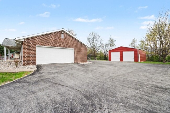 Building Photo - 303 Shed Rd