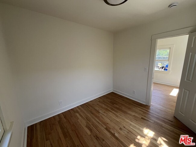 Building Photo - 424 N Venice Blvd