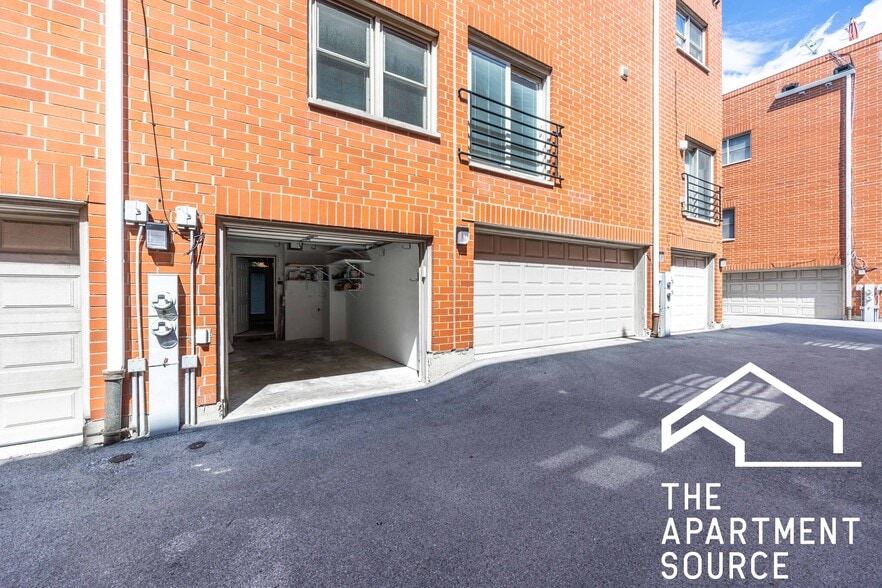 Building Photo - 855 W Erie St