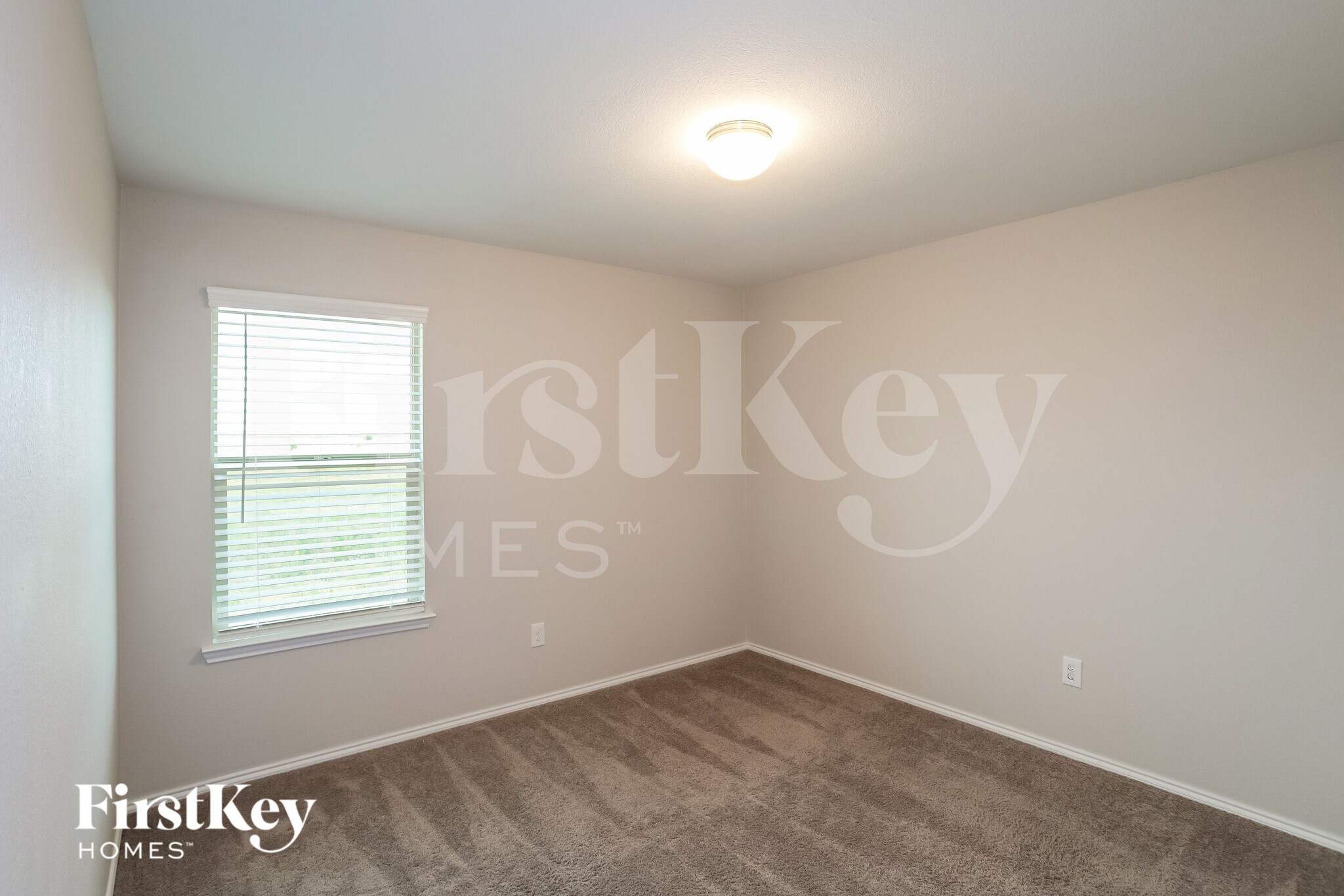 Building Photo - 301 Saguaro Dr