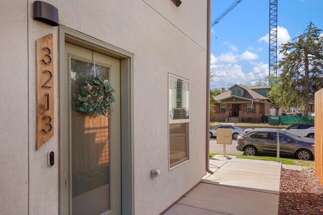 Building Photo - 3213 W Conejos Pl