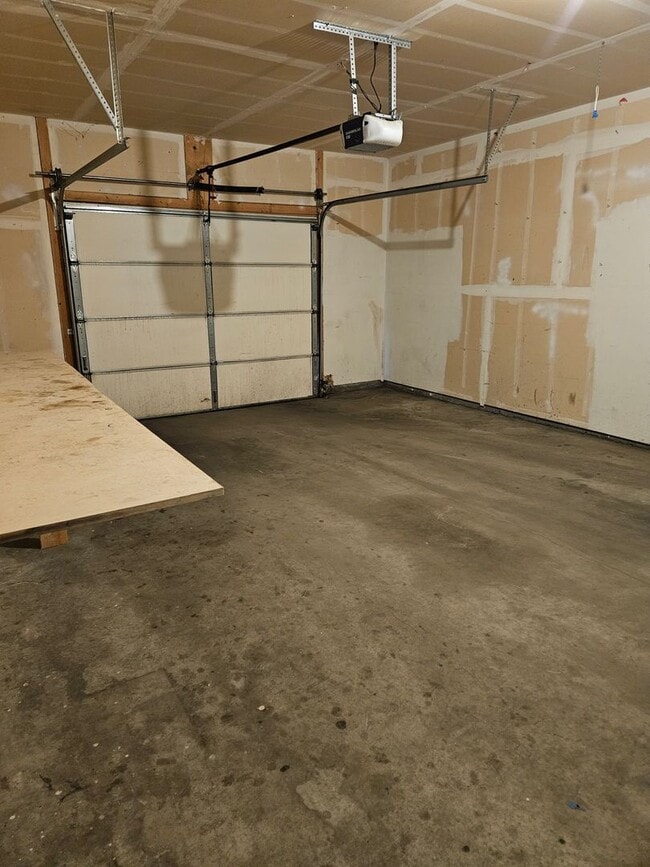 Building Photo - Amazing price amazing location 2 bdrm Cond...
