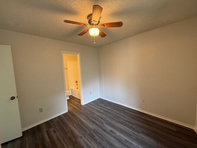 Building Photo - 512 Willowbend Cove