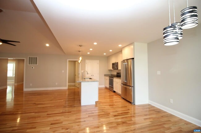 Building Photo - 269 Jocelyn Ln