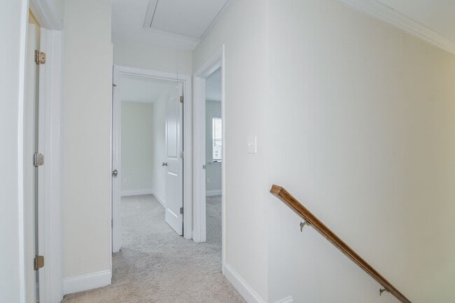 Building Photo - Canterbury Farms 3 Bed 2.5 Bath!