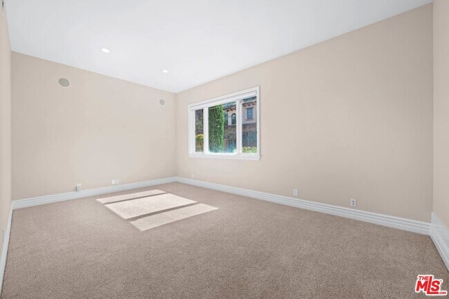 Building Photo - 11221 Briarcliff Ln
