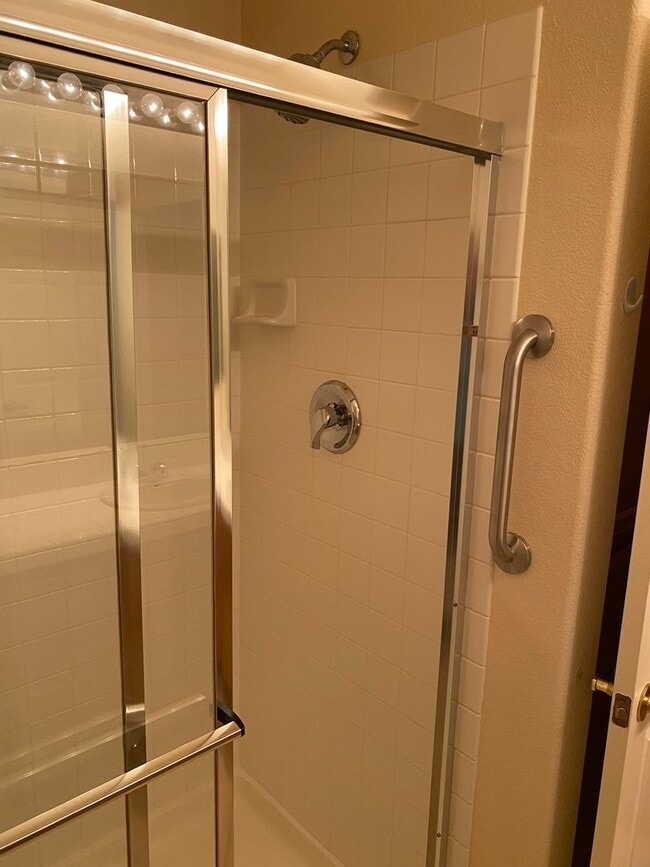Building Photo - SE!!! Gated!! 2 Bedroom 1st Floor with Bal...