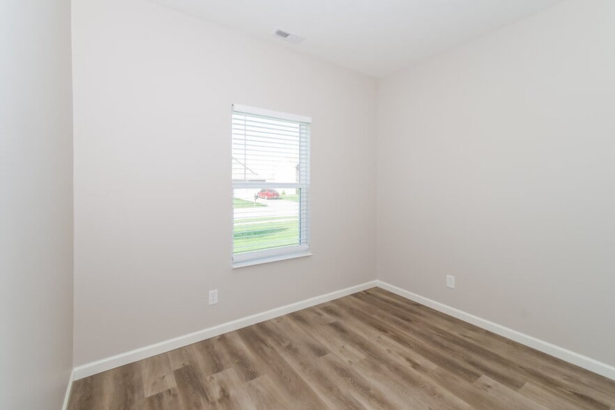 Building Photo - 577 Pebble Drive