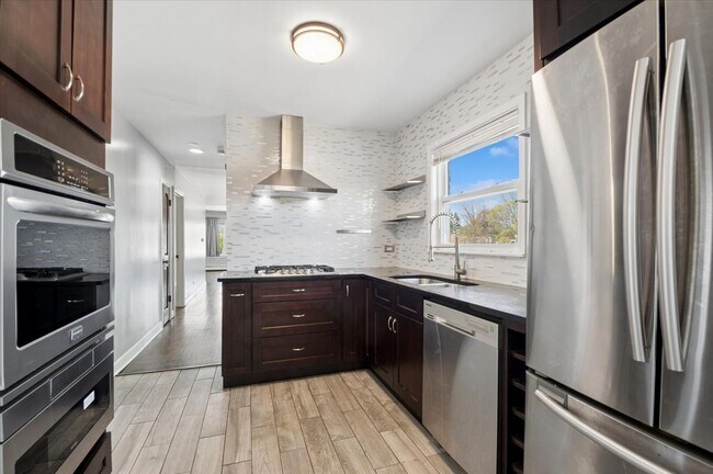 Building Photo - 4951 W Foster Ave