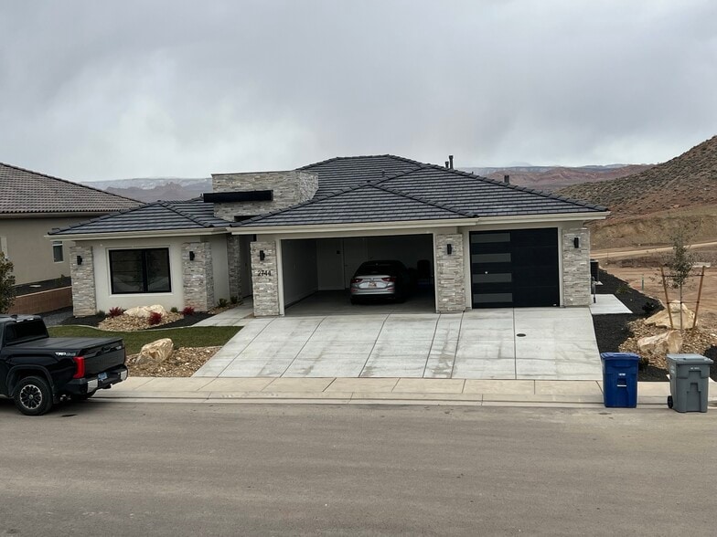 Building Photo - 2744 W Columbo Ln