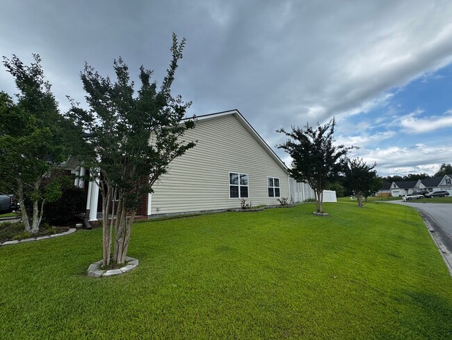 Building Photo - Carolina Pines Home