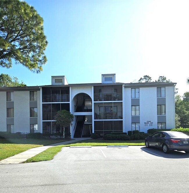 Building Photo - 1344 Pine Ridge Cir E