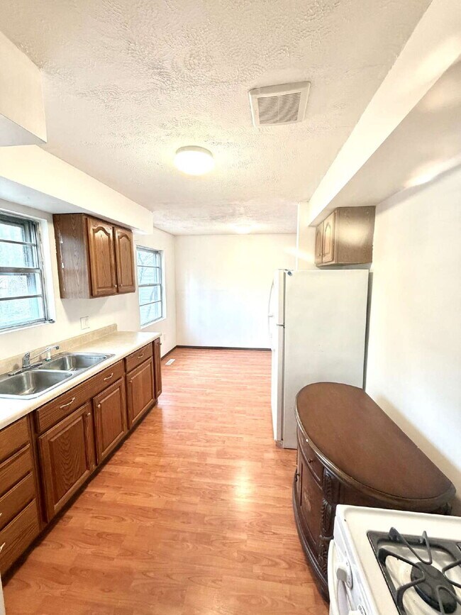 Building Photo - Fully Renovated 3 Bedroom 1 bath Home!