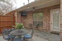 Building Photo - 6010 La Vista Dr