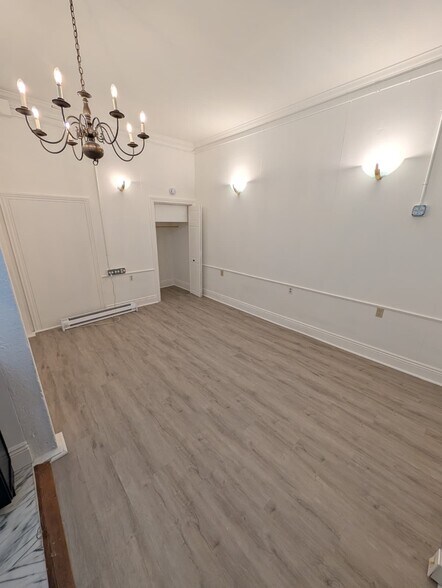 Building Photo - 2010 19th St