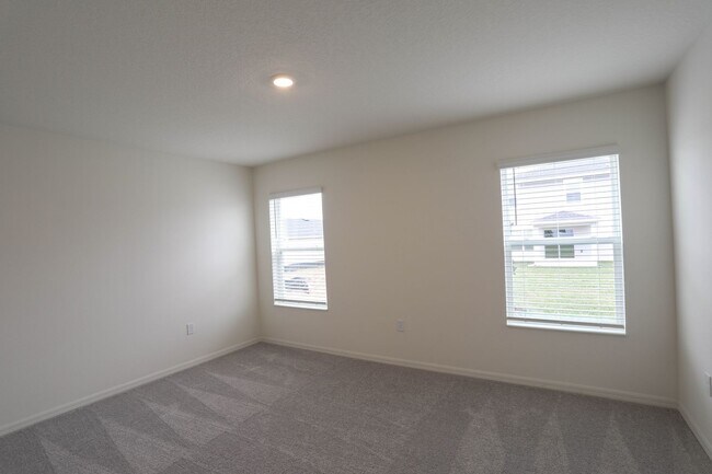 Building Photo - 2950 Lavanda Dr