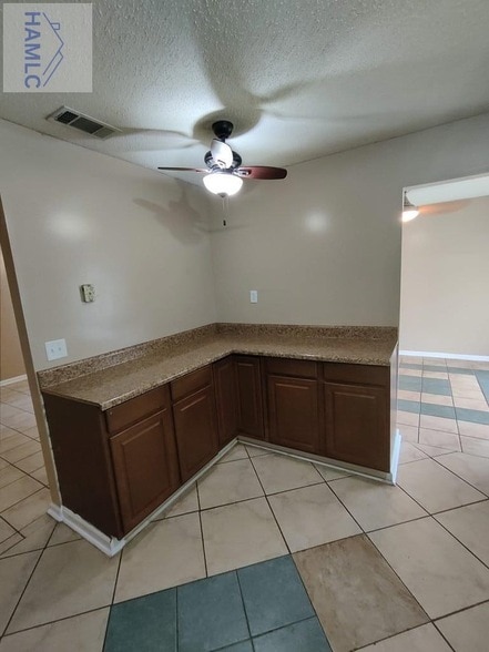 Building Photo - 709 Edgewood Ct