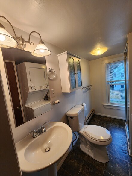 Building Photo - 686 Bloom Rd