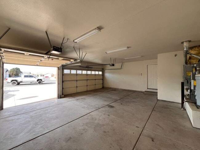 Building Photo - 3-bedroom Home in Desert Lakes Subdivision, Fernley