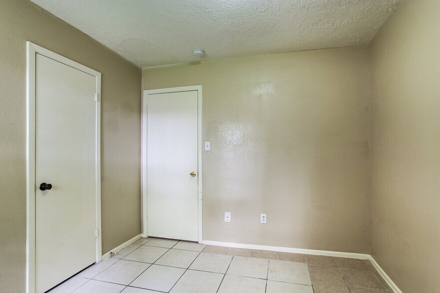 Building Photo - 5327 Enchanted Timbers Dr