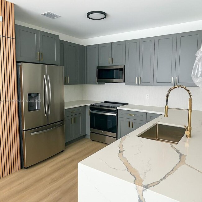 Primary Photo - 4 bedroom in Miami FL 33142