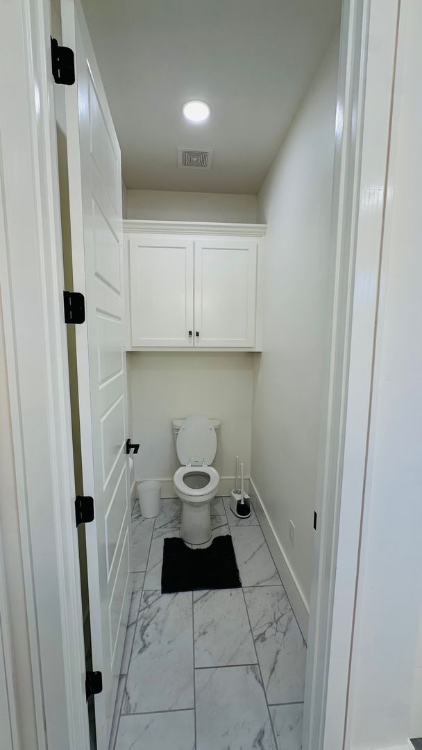 Building Photo - CORPORATE LEASE!!! Attn traveling nurse, e...