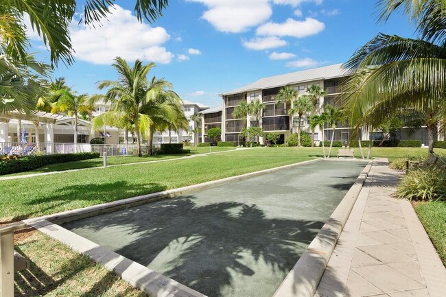Building Photo - 315 Bay Colony Dr N