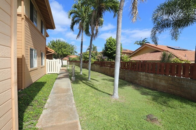 Building Photo - Kapolei - Aeloa Terrace - renovated ground...