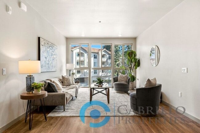 Building Photo - 3093 Broadway