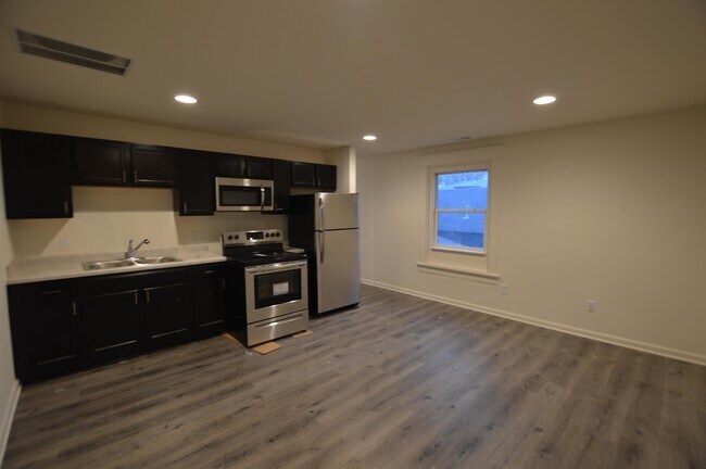 Building Photo - 1306 Woodlawn Ave