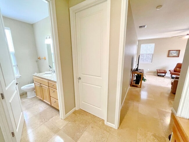 Building Photo - Elegant 1-Bedroom Retreat in Prestigious South Maui Neighborhood w/ Utilities Included – Availabl...