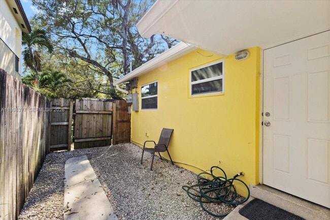 Building Photo - 620 SW 10th St