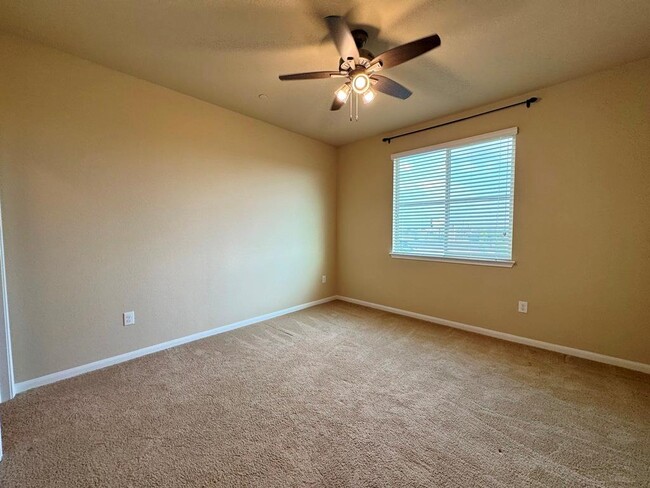 Building Photo - 2880 Donnell Dr